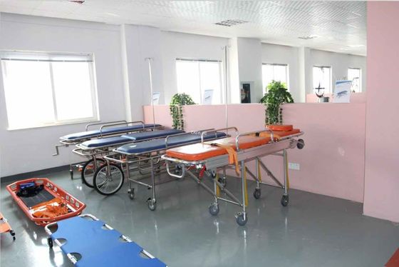 190 X 55 X 92CM Katlanır Ambulans Sedye Arabası 40kg Yükseklik Ayarlı Otomatik Yatılı