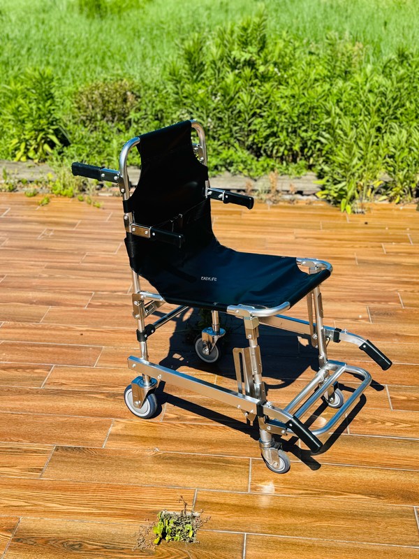 PVC kumaşlı katlanabilir kalınlaştırılmış alüminyum alaşımlı merdiven kaldırıcı 4 tekerlek ve 6 sapı